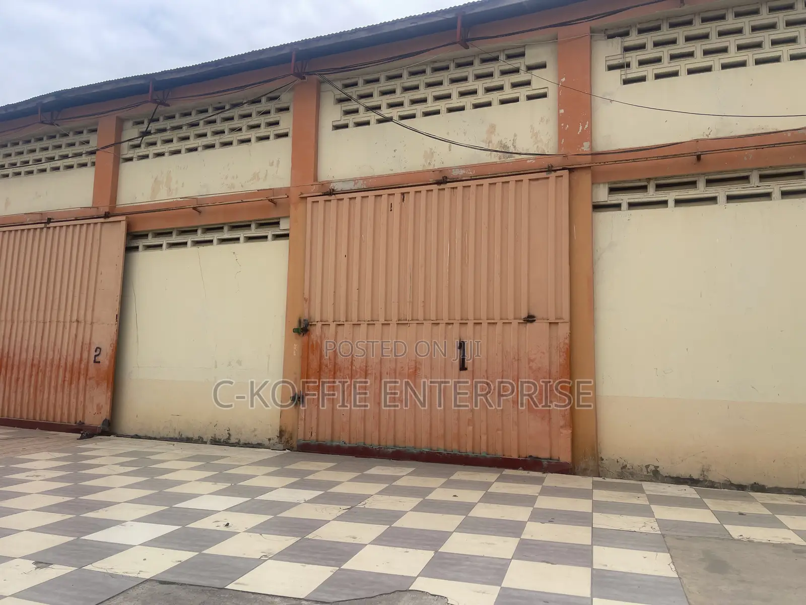1000 SQM Warehouse at Circle for Rent