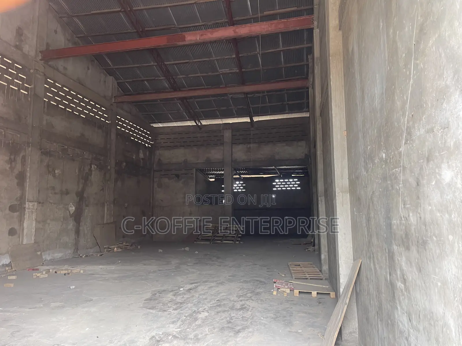 1000 SQM Warehouse at Circle for Rent