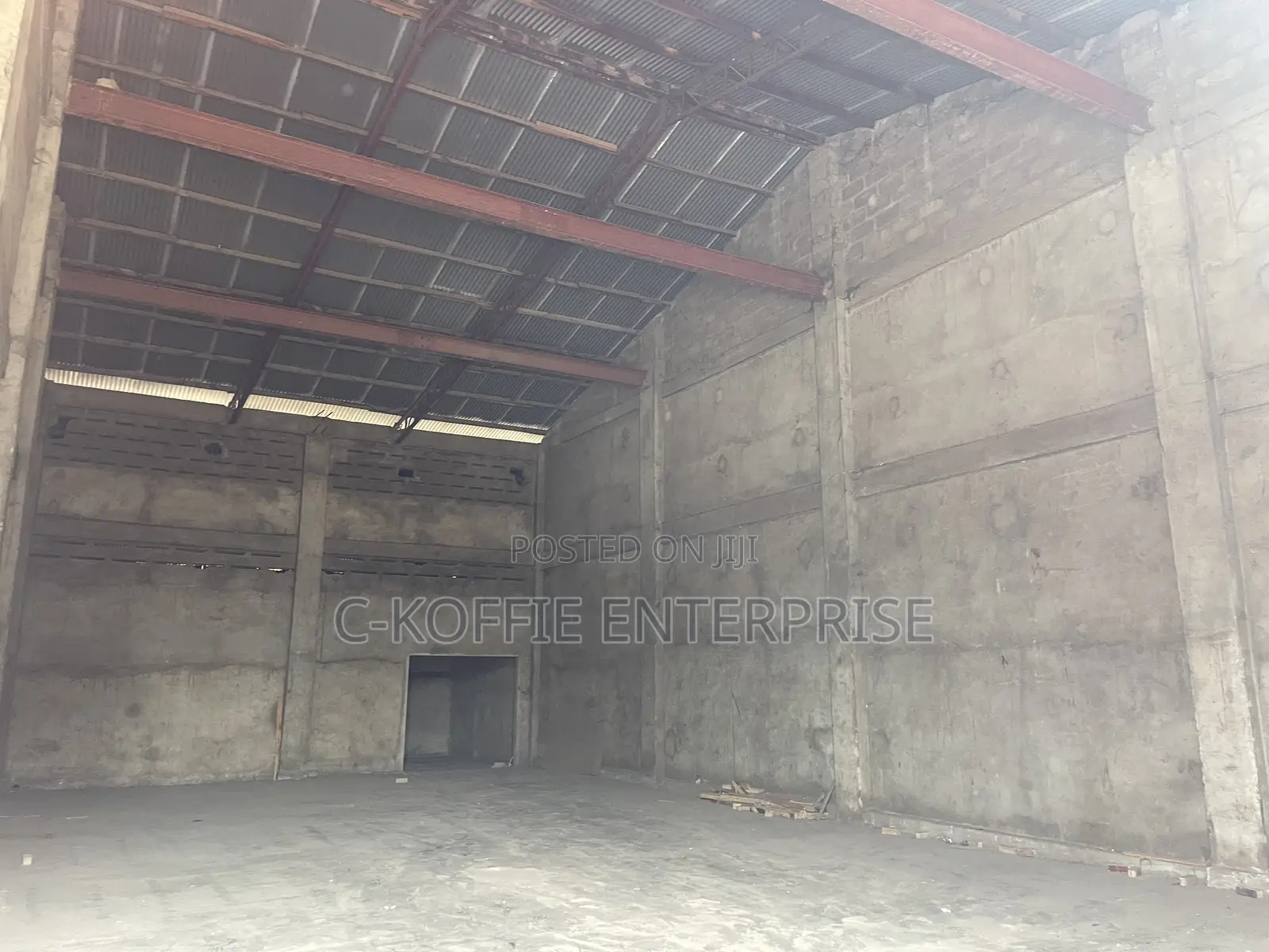 1000 SQM Warehouse at Circle for Rent