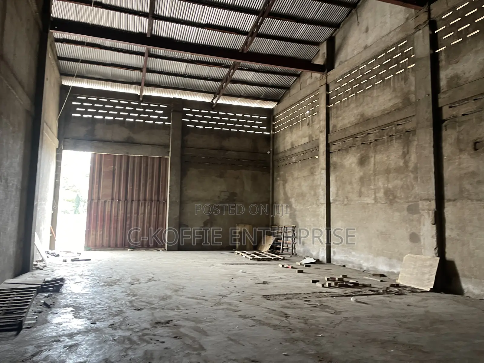 1000 SQM Warehouse at Circle for Rent