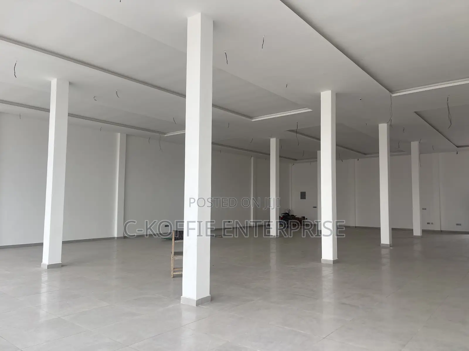 Showroom of 1,750 SQM at Spintex for Rent