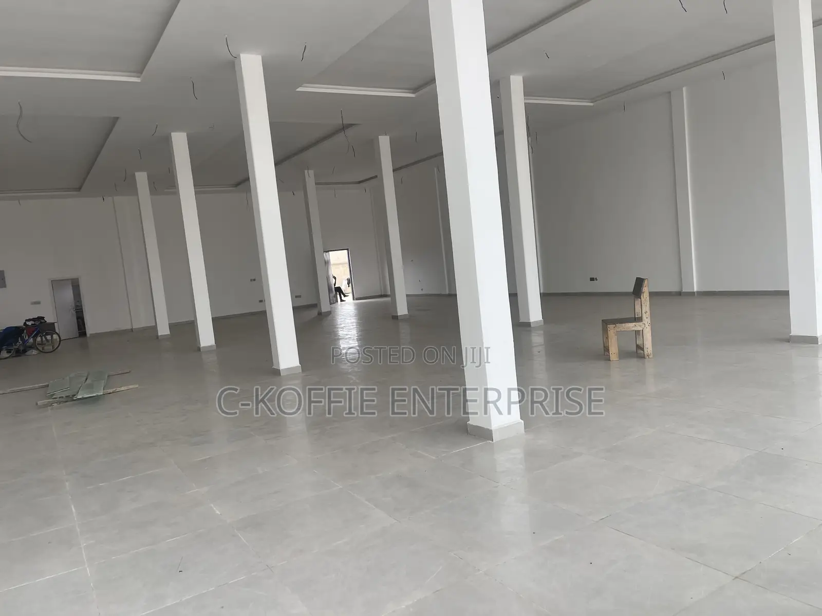 Showroom of 1,750 SQM at Spintex for Rent