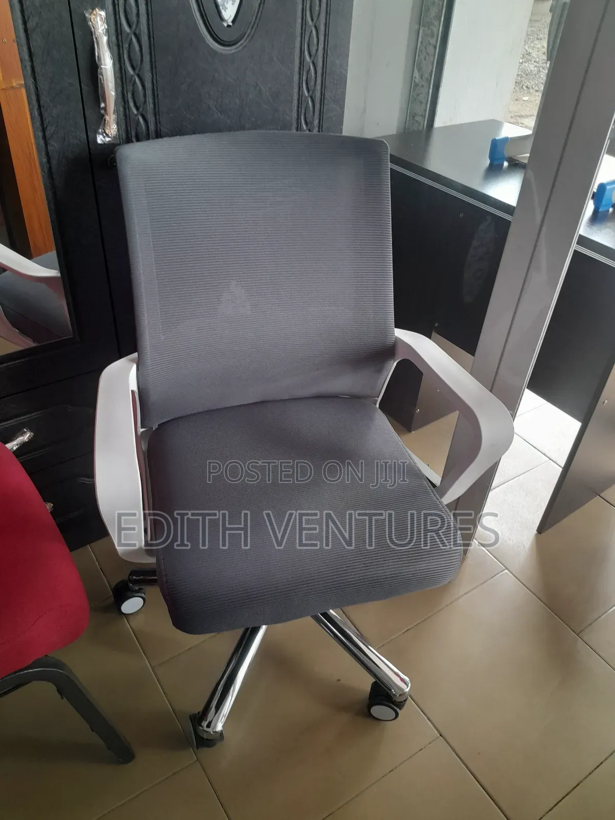 Officeholders Swivel Chair