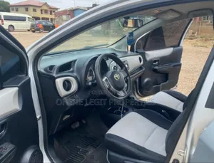 Toyota Yaris 2012 Silver