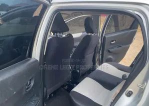 Toyota Yaris 2012 Silver