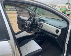 Toyota Yaris 2012 Silver