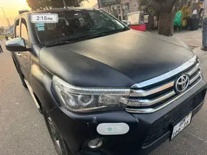 Toyota Hilux SR 4x4 2016 Black