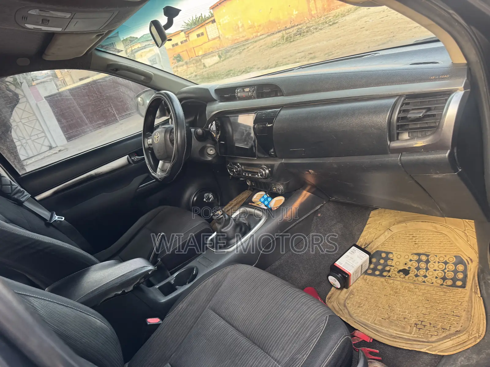 Toyota Hilux SR 4x4 2016 Black