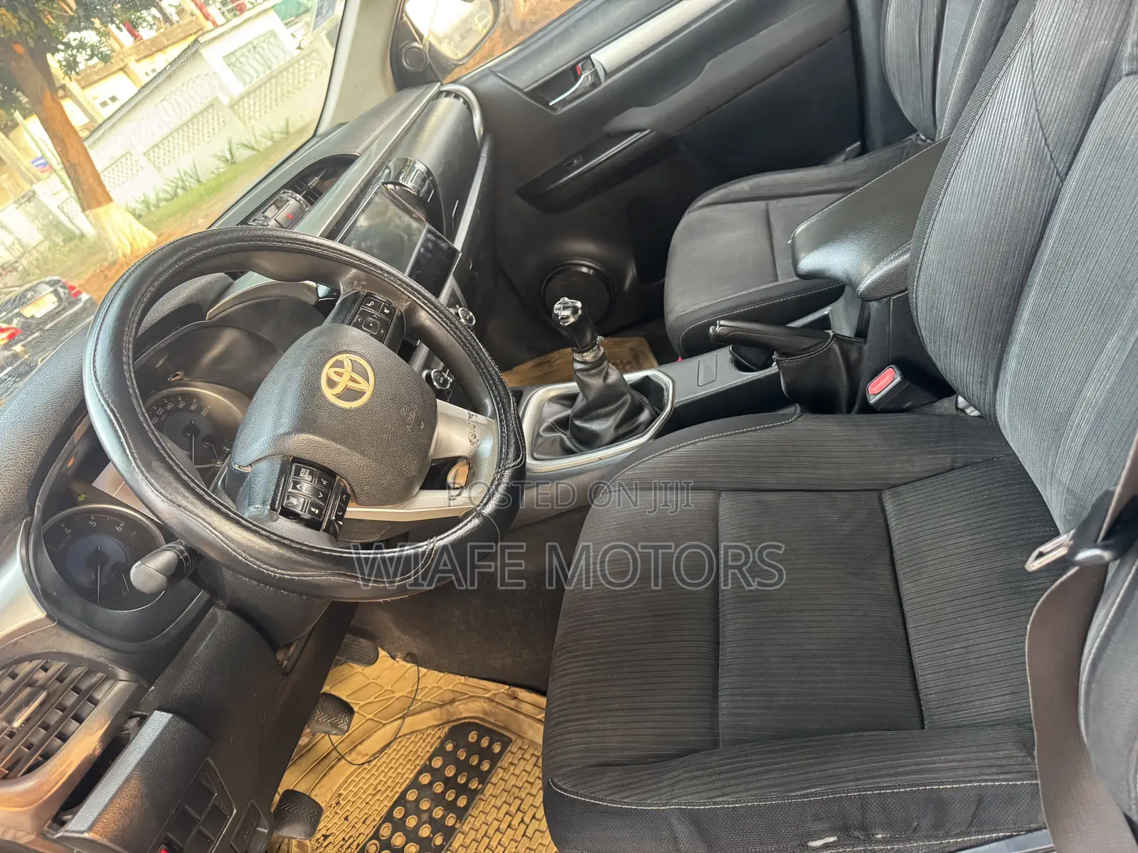 Toyota Hilux SR 4x4 2016 Black