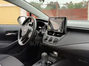 Toyota Corolla Hybrid LE 2025 White