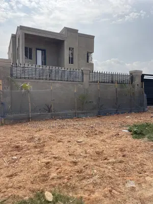 4bdrm Duplex in Lakeside Estates, Ashaley Botwe for sale