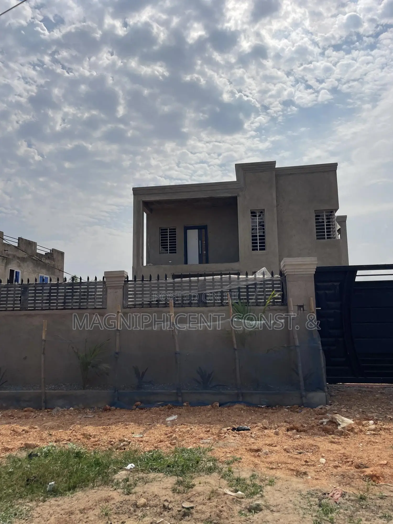 4bdrm Duplex in Lakeside Estates, Ashaley Botwe for sale