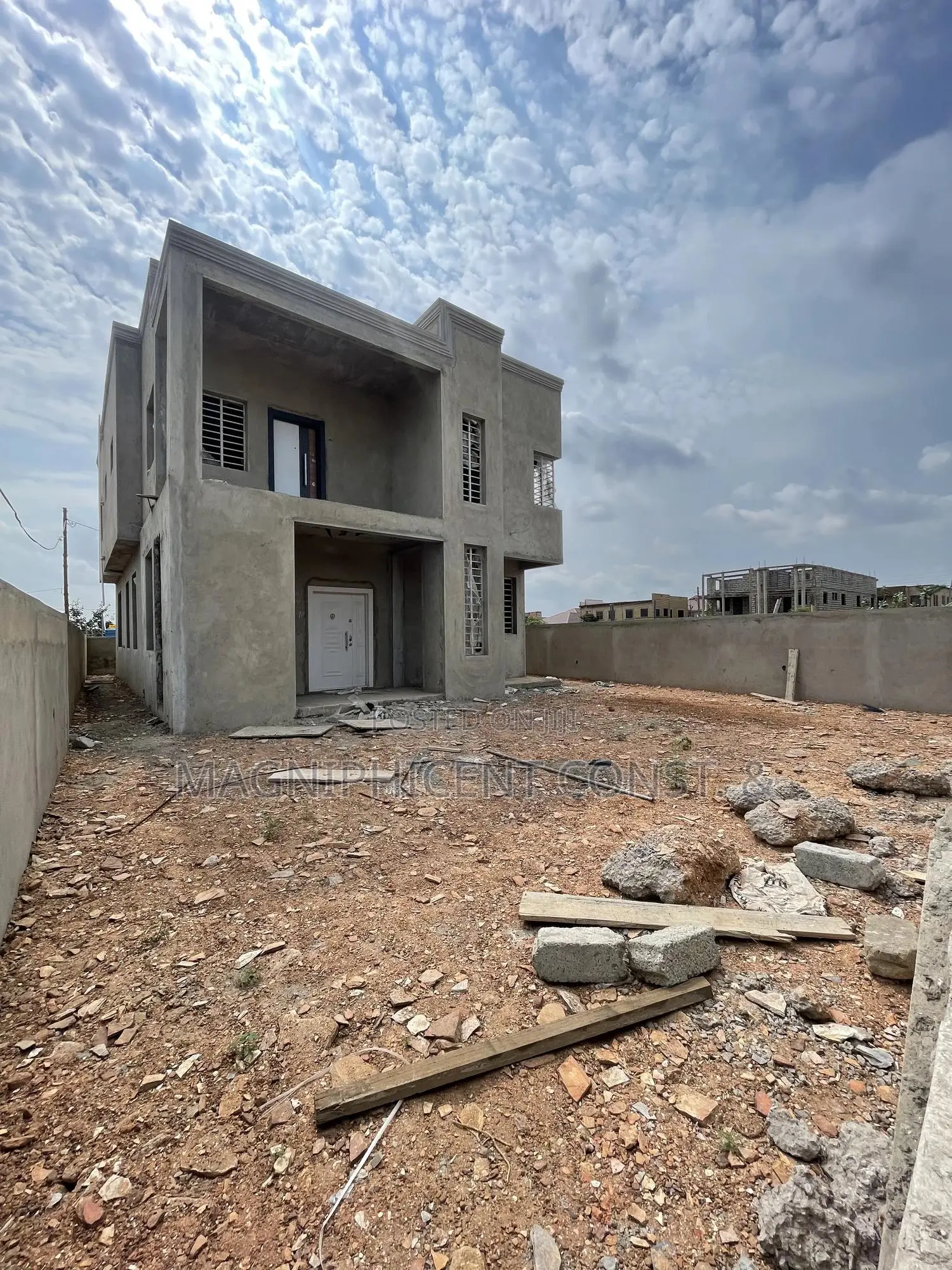 4bdrm Duplex in Lakeside Estates, Ashaley Botwe for sale