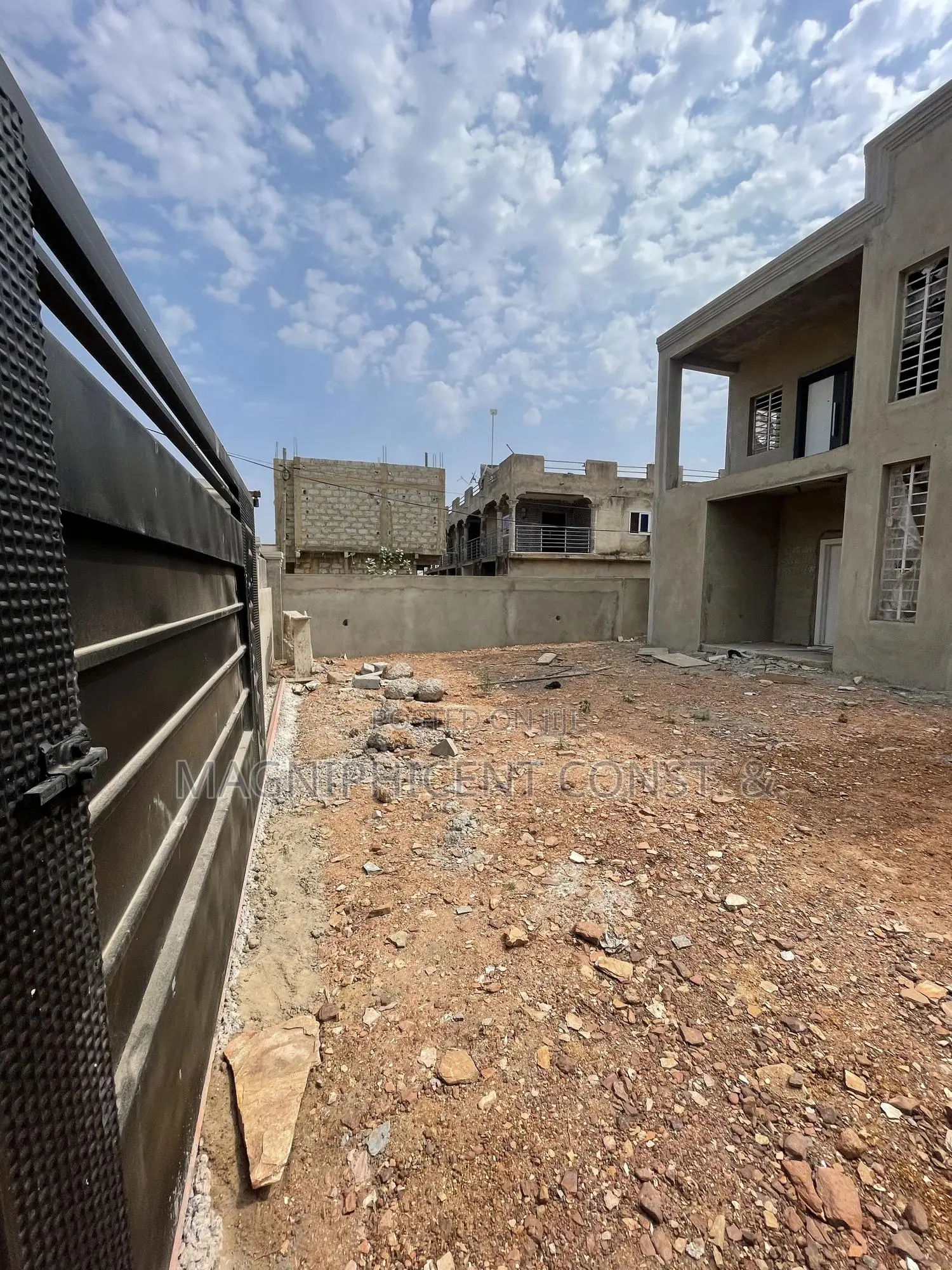 4bdrm Duplex in Lakeside Estates, Ashaley Botwe for sale