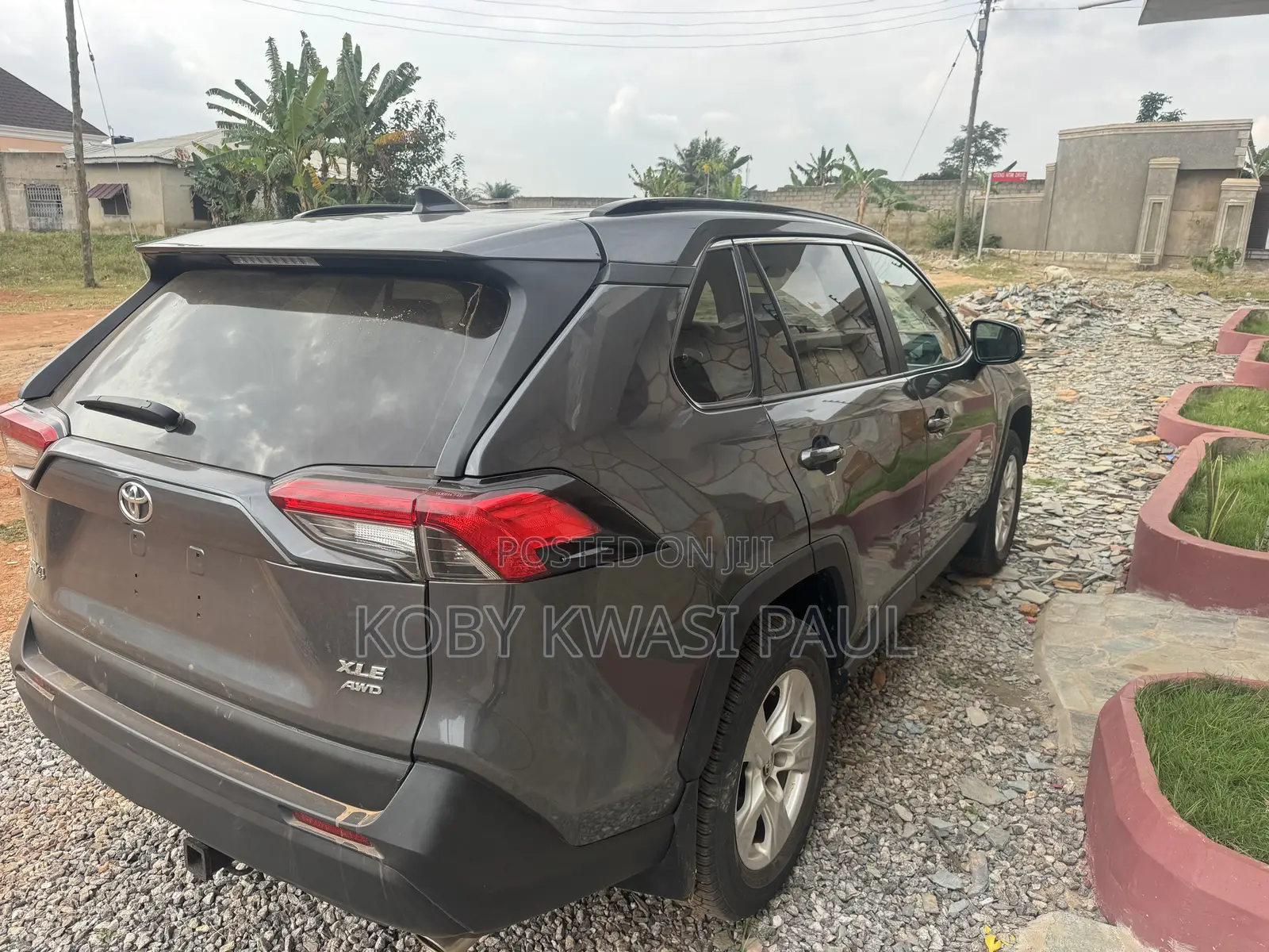 Toyota RAV4 XLE 2021 Gray