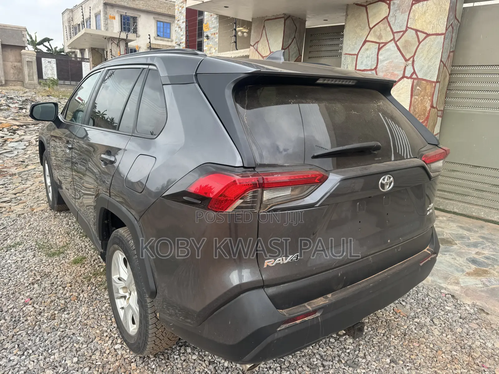 Toyota RAV4 XLE 2021 Gray