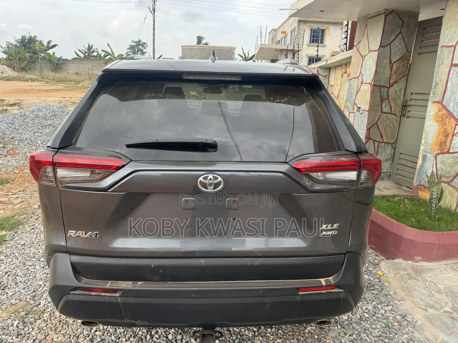 Toyota RAV4 XLE 2021 Gray