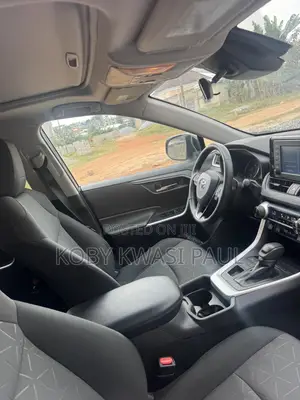 Toyota RAV4 XLE 2021 Gray