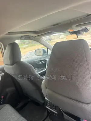Toyota RAV4 XLE 2021 Gray