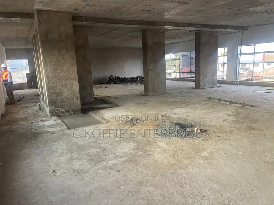 750 SQM Showroom at North Kaneshe Industrial Area for Rent
