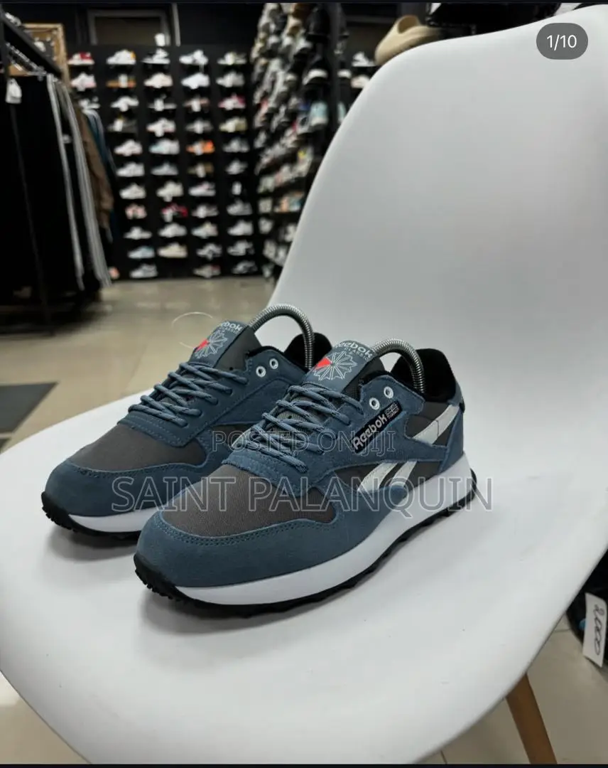 Reebok Sneakers