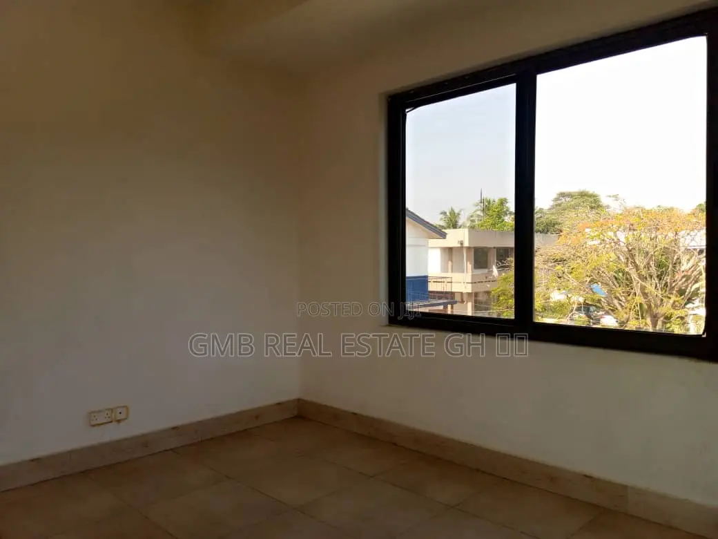 3bdrm Townhouse/Terrace in Dzorwulu for sale
