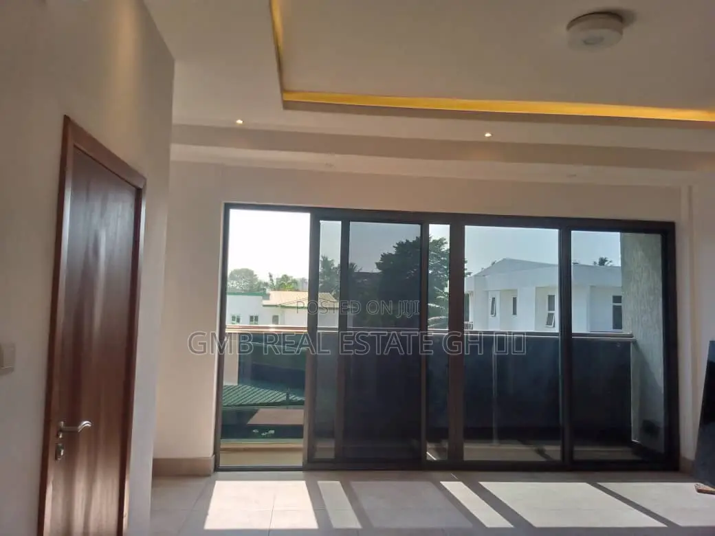 3bdrm Townhouse/Terrace in Dzorwulu for sale