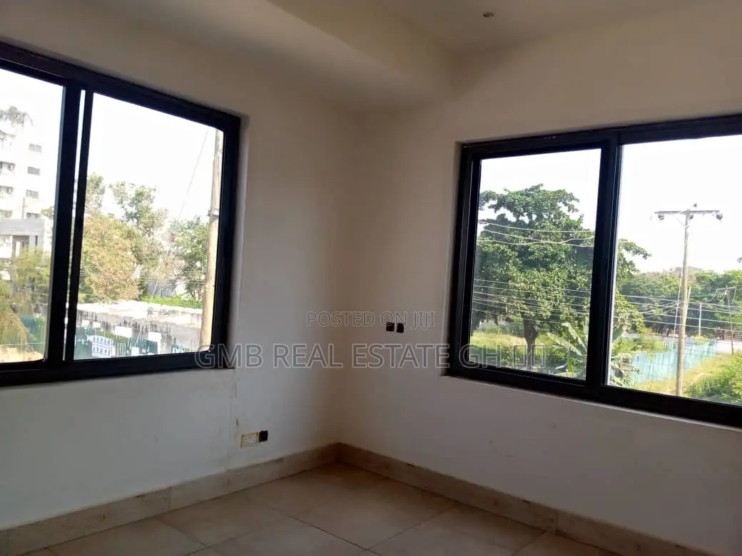 3bdrm Townhouse/Terrace in Dzorwulu for sale