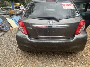 Toyota Vitz 1.0 FWD 5dr 2013 Gray