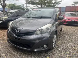 Toyota Vitz 1.0 FWD 5dr 2013 Gray