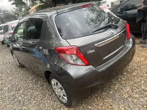 Toyota Vitz 1.0 FWD 5dr 2013 Gray