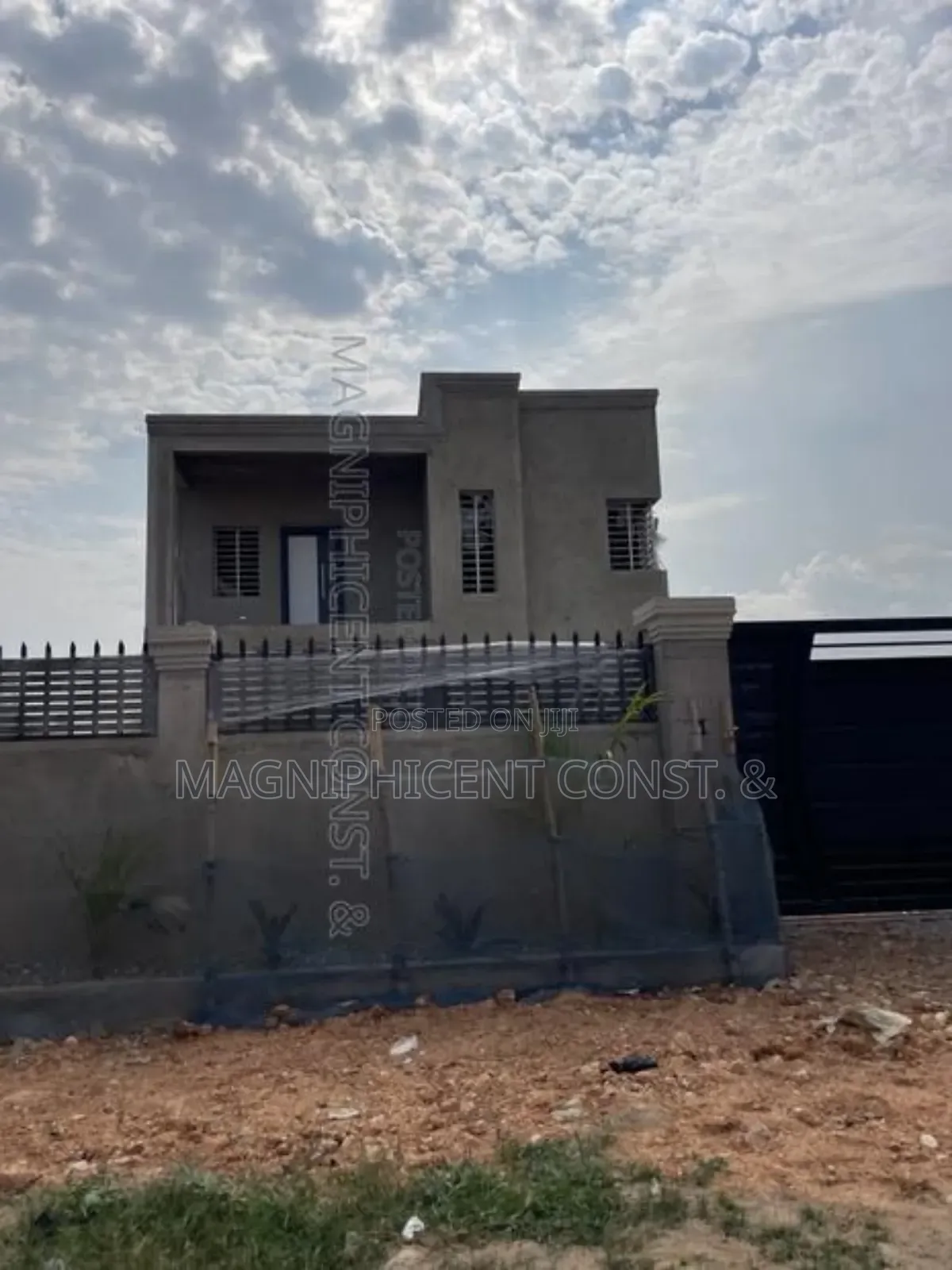 4bdrm Duplex in Lakeside Estates, Ashaley Botwe for sale