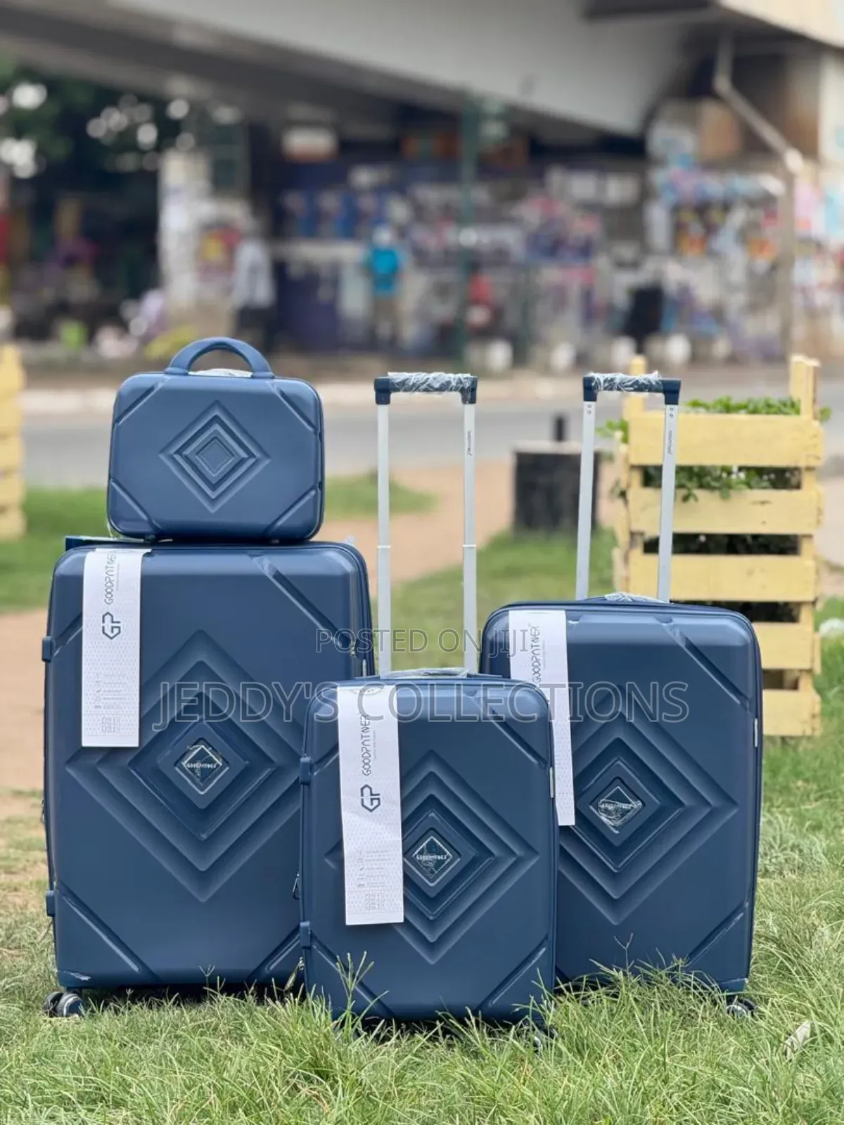 Dynasty 4 Set Trolling Travelling Luggage With a Cosmetics Bag