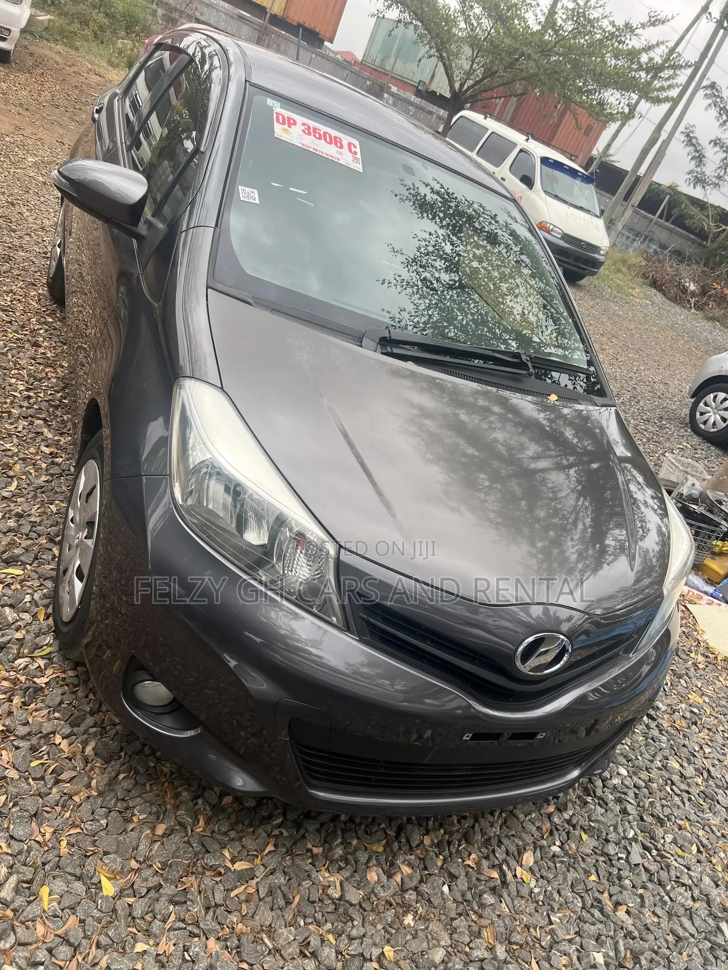 Toyota Vitz 1.0 FWD 5dr 2013 Gray