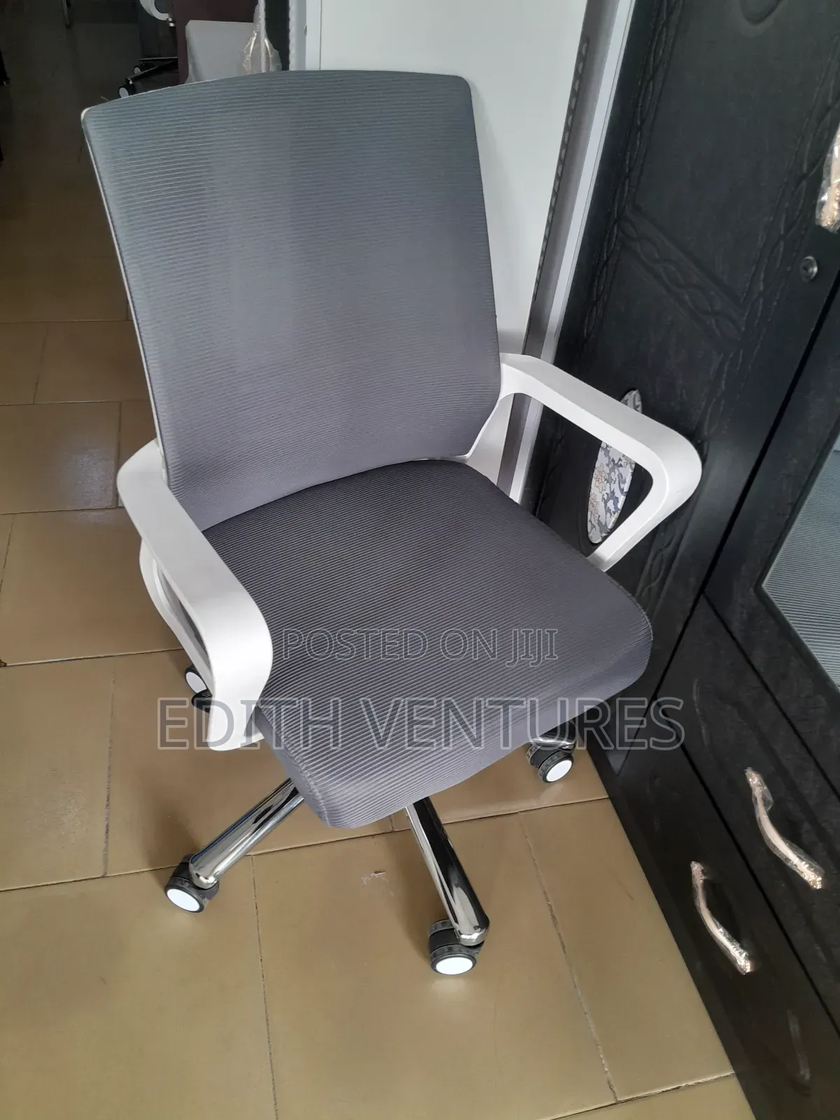 Atelier Swivel Chair