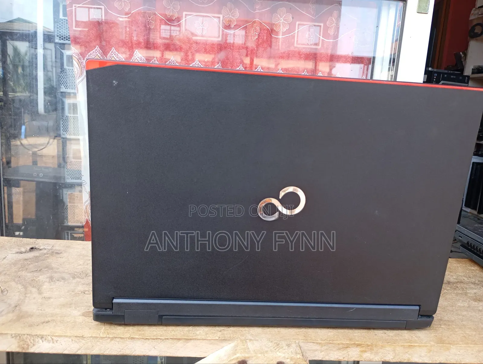 Laptop Fujitsu Lifebook E556 8GB Intel Core i3 SSD 256GB