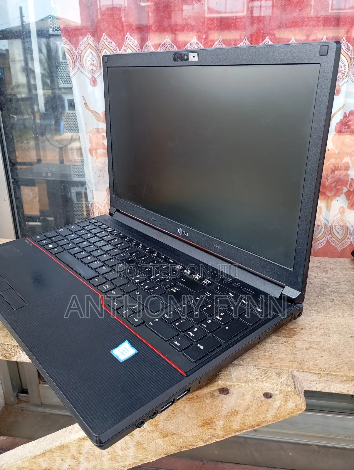 Laptop Fujitsu Lifebook E556 8GB Intel Core i3 SSD 256GB