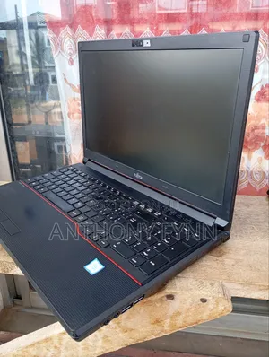 Laptop Fujitsu Lifebook E556 8GB Intel Core i3 SSD 256GB