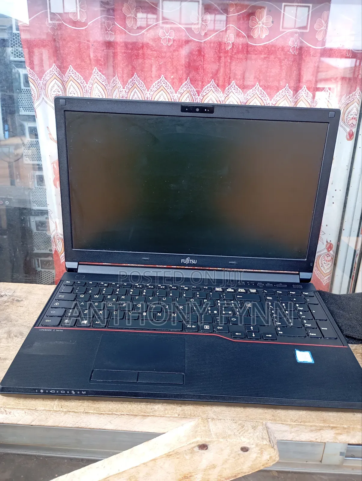 Laptop Fujitsu Lifebook E556 8GB Intel Core i3 SSD 256GB