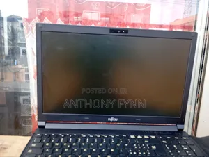 Laptop Fujitsu Lifebook E556 8GB Intel Core i3 SSD 256GB