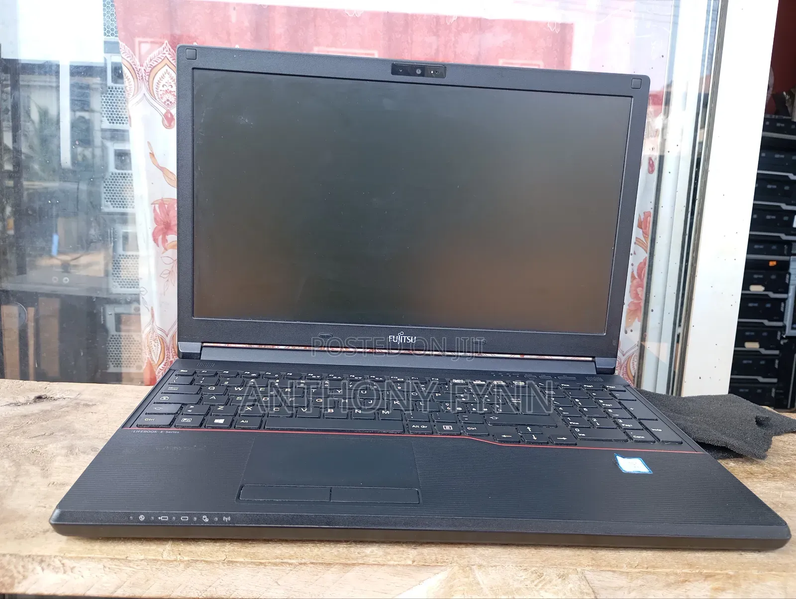 Laptop Fujitsu Lifebook E556 8GB Intel Core i3 SSD 256GB