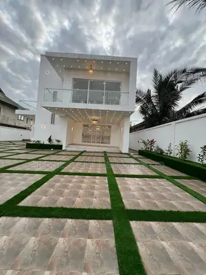 5bdrm House in Adenta, School Junction for sale