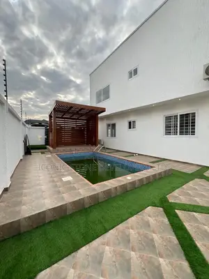 5bdrm House in Adenta, School Junction for sale