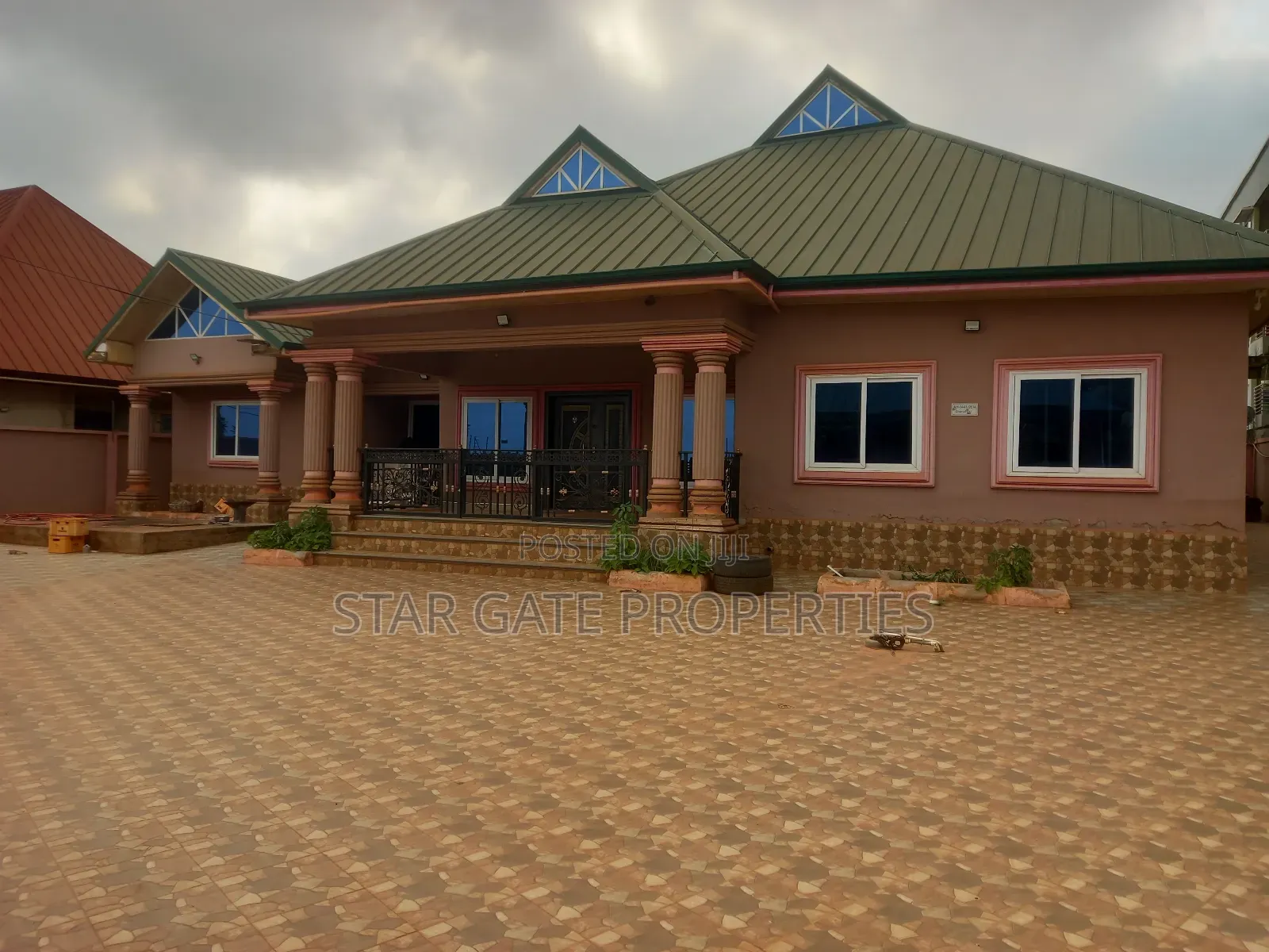 5bdrm House in Asuofia Kokoben, Kumasi Metropolitan for sale