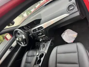 Mercedes-Benz C250 2014 Red
