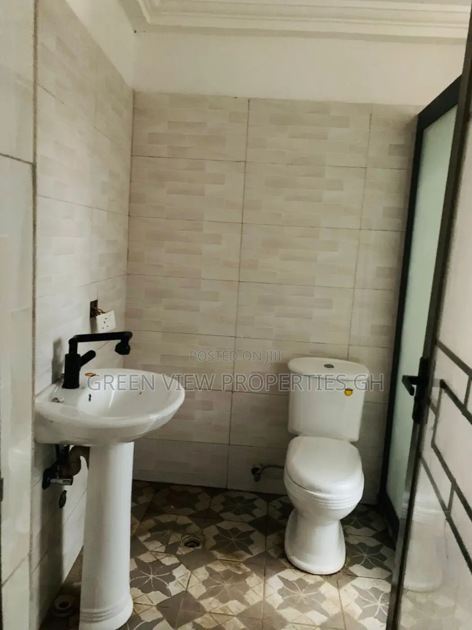 2bdrm Apartment in West Hills Mall Area for rent