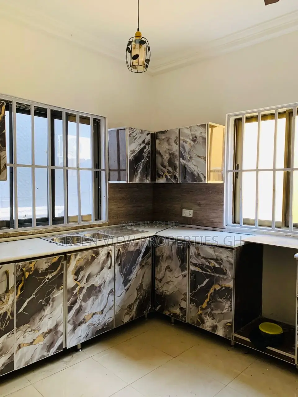2bdrm Apartment in West Hills Mall Area for rent