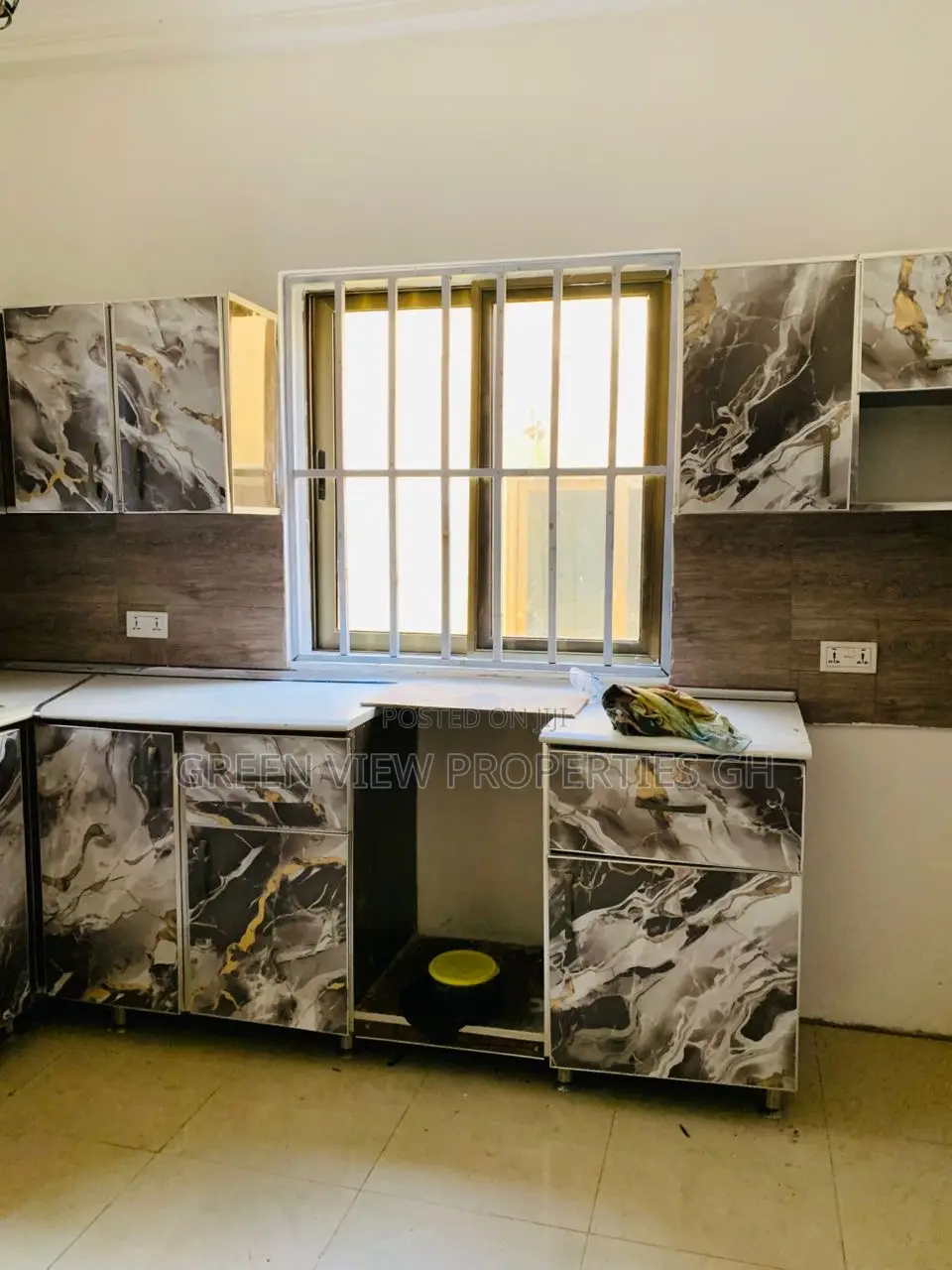 2bdrm Apartment in West Hills Mall Area for rent