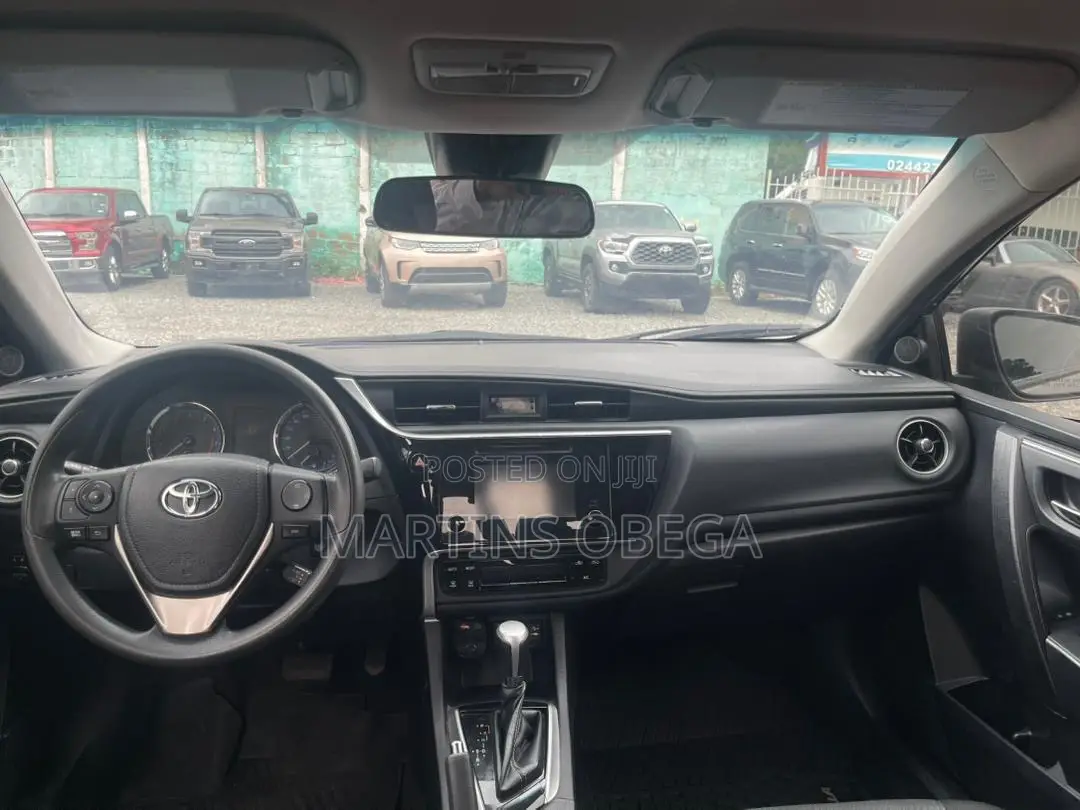 Toyota Corolla LE (1.8L 4cyl 2A) 2019 Brown