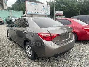 Toyota Corolla LE (1.8L 4cyl 2A) 2019 Brown